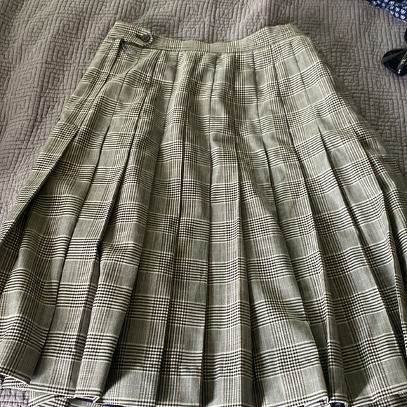 Vintage Burberry Pleated Skirt - Picture 4 of 6